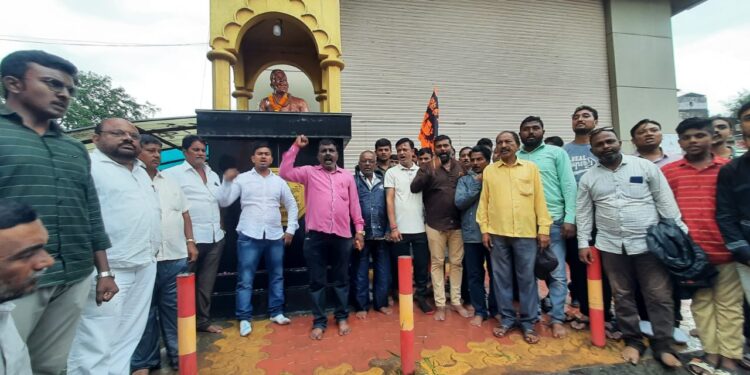 मराठा समाजाविषयी आक्षेपार्ह वक्तव्य करणारे पोलीस निरीक्षकांना निलंबित करा, कारवाई न झाल्यास सहपरिवार उपोषणाचा नितीन जगताप यांचा इशारा