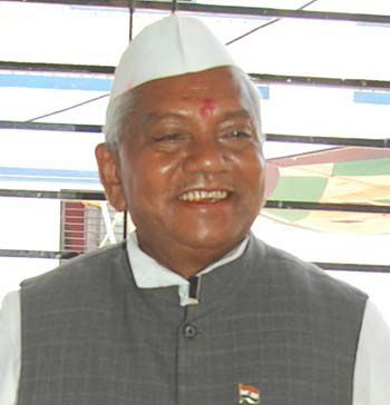 मुख्यमंत्री एकनाथ शिंदे यांची माजी केंद्रीय राज्यमंत्री माणिकराव गावित यांना श्रद्धांजली