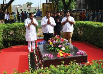 कै दिलीपराव मोरे यांच्या २२ व्या स्मृति दिनानिमित्त अभिवादन