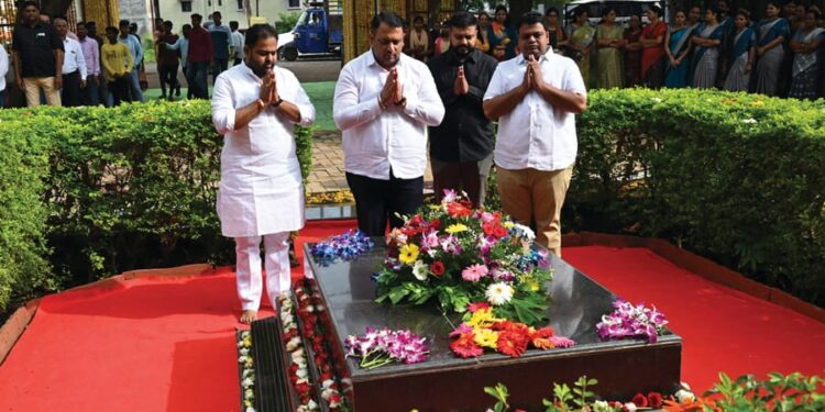 कै दिलीपराव मोरे यांच्या २२ व्या स्मृति दिनानिमित्त अभिवादन