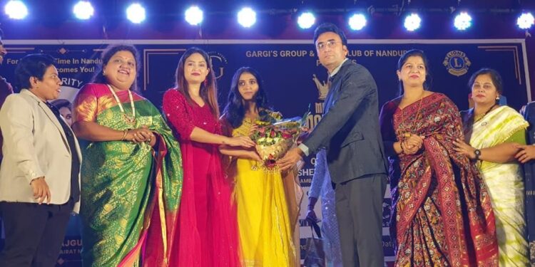 नंदुरबार मध्ये रंगली  मिस  व मिसेस नंदुरबार स्पर्धा,आर्ची च्या हस्ते बक्षीस समारंभ