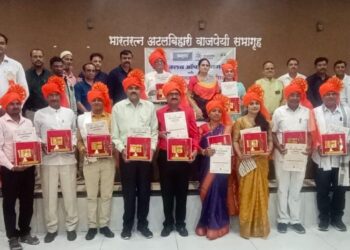 जिल्हाधिकारी यांच्या हस्ते रोटरी क्लब ऑफ नंदनगरीचे गुणवंत शिक्षक पुरस्काराचे वितरण