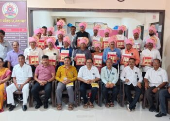 जिल्हा गुणवंत मुख्याध्यापक,शिक्षक, शिक्षकेतर कर्मचारी यांना पुरस्कार वितरण