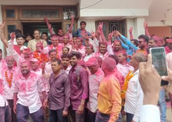 30 वर्षा नंतर झाले सत्ता परिवर्तन, गावकऱ्यांनी केला एकच जल्लोष