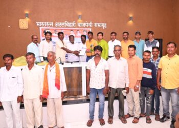 आरपीआय आठवले पक्षात शेकडो युवा कार्यकर्त्यांचा प्रवेश