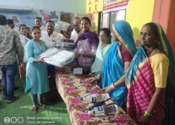 खा. डॉ.हिना गावित यांच्या हस्ते बाराशे लाभार्थ्यांना  गॅस शेगडी वाटप