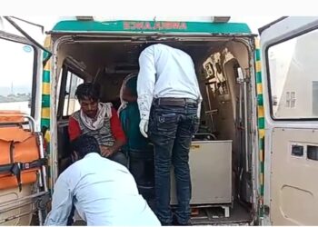 दोन मोटरसायकलींची समोरासमोर धडक, दोन जण गंभीर जखमी