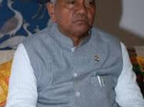 माजी केंद्रीय राज्यमंत्री माणिकराव गावित यांची प्रकृती स्थिर, ना.डॉ.विजयकुमार गावित यांनी घेतली भेट