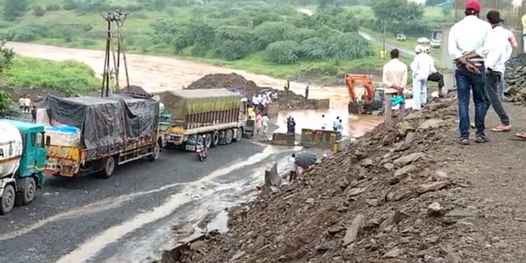 विसरवाडी येथे पुरामुळे सहाव्यांदा वाहतूक ठप्प, महामार्गावरील वाहतूक वळवली