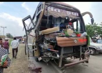 शहादा येथे ट्रॅव्हल्स व आयशरची भीषण धडक,अपघातात तीन जण ठार 17 जण जखमी