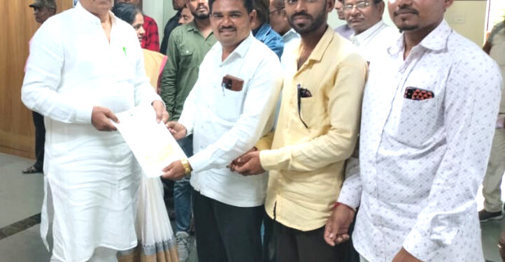 तोरणमाळ आंतरराष्ट्रीय शाळेतील रिक्त पदे भरुन समस्या सोडवा : सिताराम पावरा