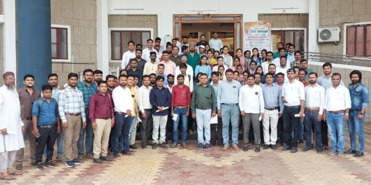 समुदाय आरोग्य अधिकार्‍यांचा प्रोत्साहन भत्ता कपात अन्यायकारक