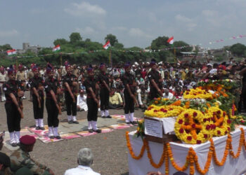 न्याहळोद येथे शहीद जवान मनोहर पाटील यांच्यावर शोकाकूल वातावरणात अंत्यसंस्कार