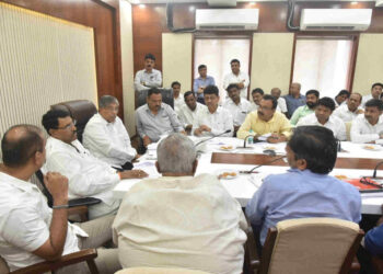 सूतगिरण्यांना प्रती युनिट तीन रुपयांप्रमाणे वीज सवलतीस एक वर्षासाठी मुदतवाढ