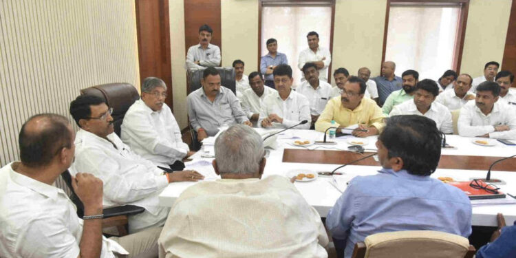 सूतगिरण्यांना प्रती युनिट तीन रुपयांप्रमाणे वीज सवलतीस एक वर्षासाठी मुदतवाढ