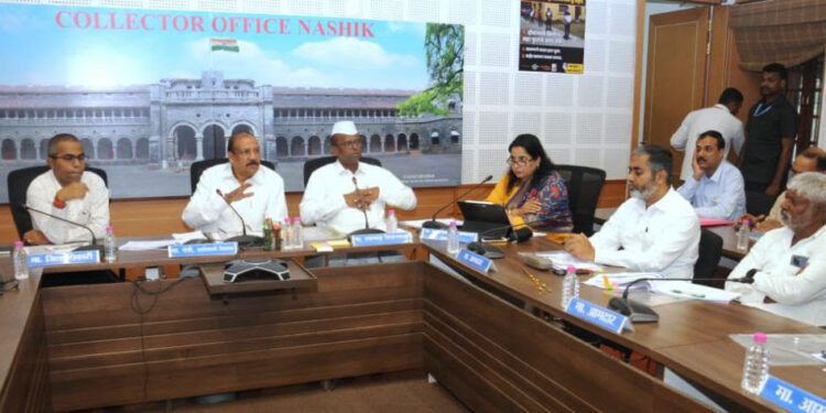 जिल्ह्यातील आदिवासी बहुल भागात मुलभूत सुविधा पुरविण्यासाठी सूक्ष्म नियोजन करावे