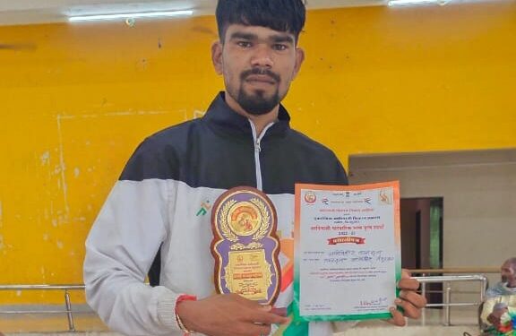 सातपुड्याच्या पायथ्याशी असलेल्या खेळाडूची दुबई येथे होणाऱ्या क्रिकेट स्पर्धेसाठी निवड