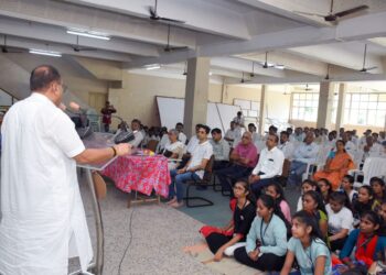 पूज्य सानेगुरुजी विद्या प्रसारक मंडळाच्या कला महाविद्यालयात  ‘गांधी भजनावली’ कार्यक्रम