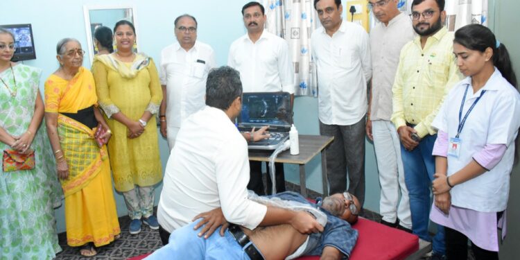 सहकारमहर्षी स्व अण्णासाहेब पी.के. पाटील यांच्या जयंतीनिमित्त झालेल्या हृदय रोग तपासणी शिबिरात 325 रुग्णांची तपासणी.