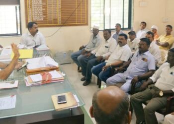 भाजपा तालुका अध्यक्ष भरत गावीत यांच्या  नेतृत्वात रेशन दुकानदारांच्या शिष्टमंडळाने तहसीलदारांसमोर मांडले गाऱ्हाणे