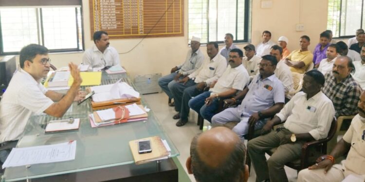 भाजपा तालुका अध्यक्ष भरत गावीत यांच्या नेतृत्वात रेशन दुकानदारांच्या शिष्टमंडळाने तहसीलदारांसमोर मांडले गाऱ्हाणे