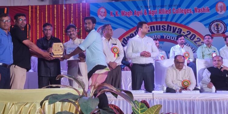 के.व्ही. पटेल कृषी महाविद्यालयाच्या विद्यार्थ्यांचे इंद्रधनुष्य 2022 मध्ये यश