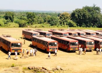 नवापूर तालुक्यातील 78 ग्रामपंचायतीच्या निवडणूकीसाठी कर्मचारी रवाना