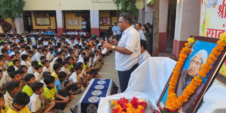 डी.आर.हायस्कूल मध्ये जागतिक हातधुवा दिवस व वाचन प्रेरणा दिन साजरा