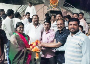 जि.प.महीला बालकल्याण सभापतीपदी बिनविरोध निवड झाल्याबद्दल संगिता भरत गावीत यांचे भव्य स्वागत