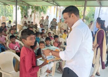 नंदुरबार पोलीसांची अनाथ मुलांसोबत आगळी वेगळी दिवाळी