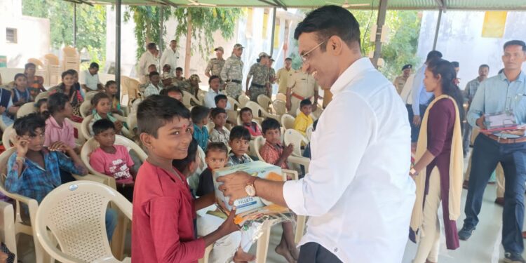 नंदुरबार पोलीसांची अनाथ मुलांसोबत आगळी वेगळी दिवाळी