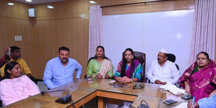 सर्व पक्षांच्या सदस्यांना सोबत घेवुन जिल्ह्याच्या विकासासाठी कटिबद्ध : जि.प.अध्यक्षा डॉ.सुप्रिया गावित