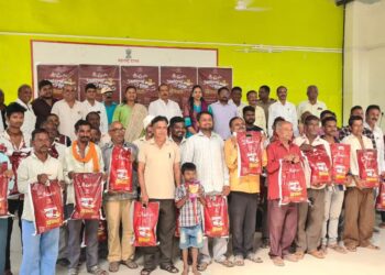 नंदुरबार येथे पालकमंत्र्यांच्या हस्ते दिवाळी किट वाटप