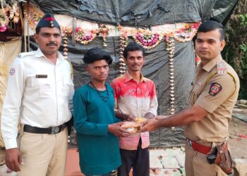 नवापूर पोलीस प्रशासने गरजूंची दिवाळी केली आनंददायी