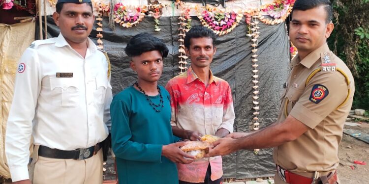 नवापूर पोलीस प्रशासने गरजूंची दिवाळी केली आनंददायी