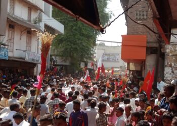 तळोदा येथे विविध वेशभूषेतील भव्य मिरवणुकीने वेधले लक्ष