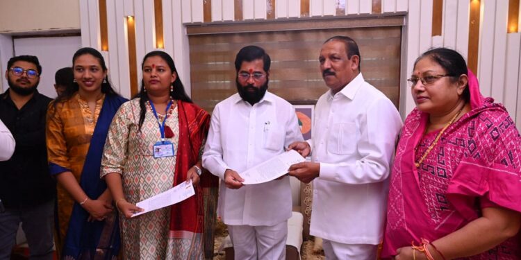 पालकमंत्री ना.डॉ.विजयकुमार गावीत यांच्या घरी मुख्यमंत्री ना.एकनाथ शिंदे यांची सदिच्छा भेट