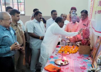 नवापूर येथे विश्व हिंदू परिषद व बजरंग दलातर्फे आयोजीत शिबीरात १२० दात्यांचे रक्तदान