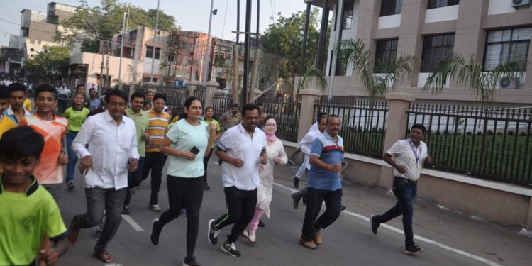 नंदुरबार येथे राष्ट्रीय एकता दौड उत्साहात, जिल्हाधिकाऱ्यांनी दिली राष्ट्रीय एकात्मितेची शपथ