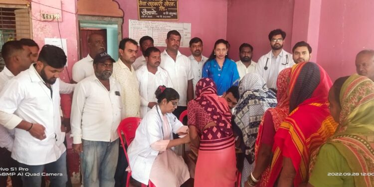 सैताणे येथे भव्य मोफत आरोग्य तपासणी शिबिर उत्साहात