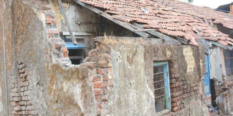 जिल्ह्यातील प्राथमिक शाळेच्या १२१ जीर्ण इमारती पाडण्यास मंजुरी. प्रहार शिक्षक संघटनेच्या पाठपुराव्यास यश