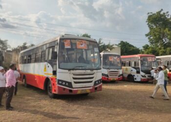 मुख्यमंत्री एकनाथ शिंदेच्या मेळाव्यासाठी जिल्ह्यातून २०० गाड्यांच्या ताफा रवाना