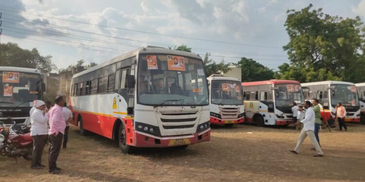 मुख्यमंत्री एकनाथ शिंदेच्या मेळाव्यासाठी जिल्ह्यातून २०० गाड्यांच्या ताफा रवाना