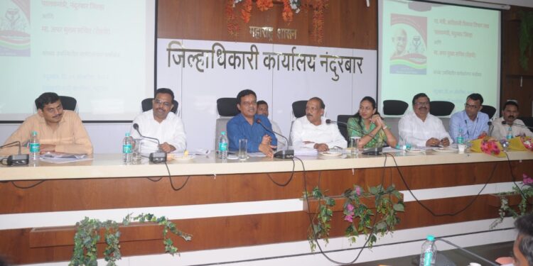 विविध योजनांचा लाभ देण्यासाठी सर्व विभागांनी आराखडा तयार करावा ; पालकमंत्री डॉ. विजयकुमार गावीत