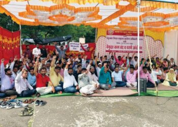 समुदाय आरोग्य अधिकार्‍यांचे जिल्हा परिषदेसमोर धरणे आंदोलन