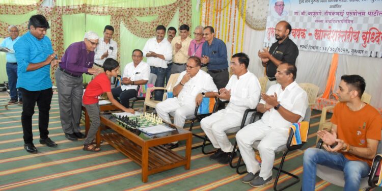 खान्देशस्तरीय बुद्धिबळ स्पर्धेला स्पर्धकांसह प्रेक्षकांचा उत्स्फूर्त प्रतिसाद