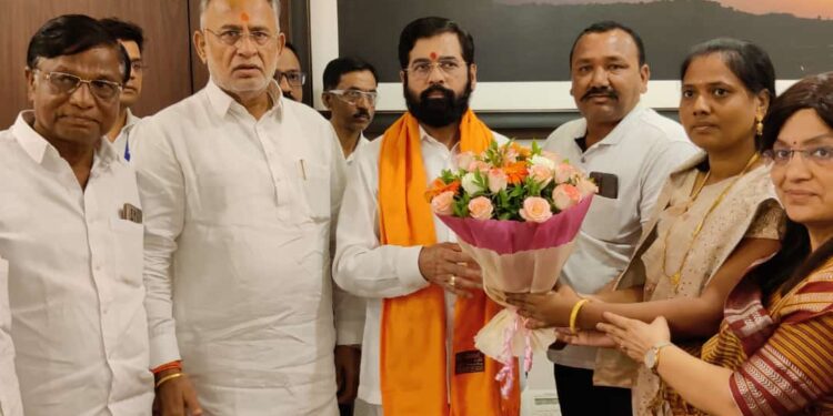 नंदुरबार,धडगाव पं.स सभापती, उपसभापतींनी घेतली मुख्यमंत्री एकनाथ शिंदेंची भेट