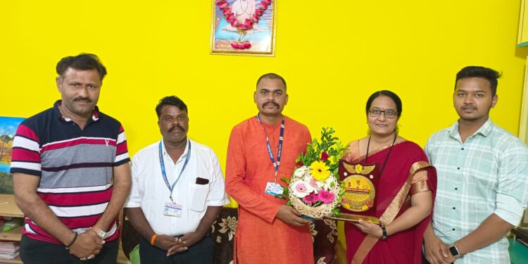 राज्यस्तरीय विज्ञान प्रदर्शनामध्ये शिक्षिका अलका पाटील यांच्या शैक्षणिक साहित्यास द्वितीय क्रमांक, प्रहार शिक्षक संघटनेमार्फत सत्कार