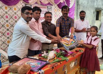 आय सीड फाउंडेशनतर्फे शैक्षणिक साहित्य वाटप