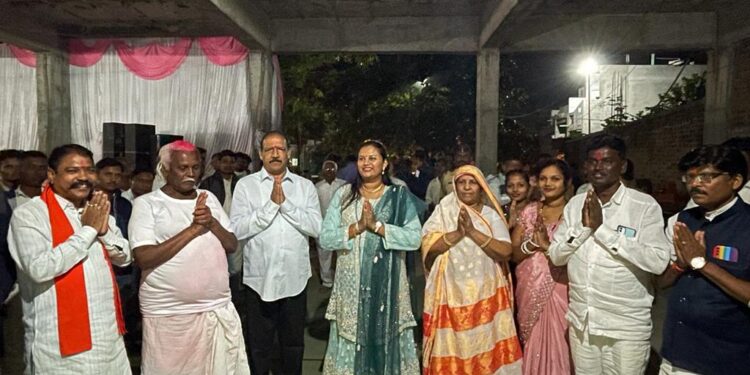 मोरवड येथे आरती पूजन मोठया उत्साहात साजरी